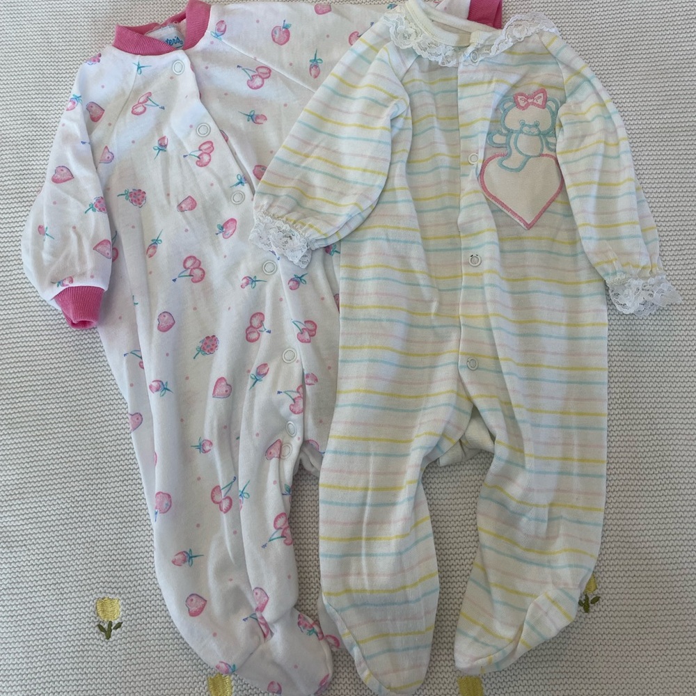Vintage Baby Sleeper Set Teddy Bear Lace Footed Pajamas 0–6M Pastel, Nursery,90s